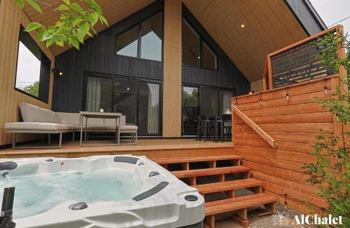 Pont-Rouge Ski Chalet | Echo des Bois - Cozy Getaway - Spa and Relaxation Nook