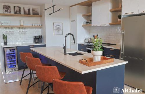 Pont-Rouge Ski Chalet | Echo des Bois - Cozy Getaway - Spa and Relaxation Nook