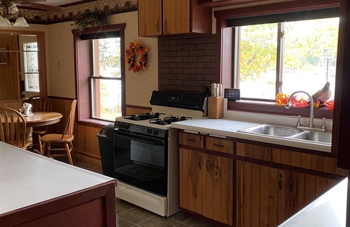Mercer House | Echo Lake Retreat Relax & Play in the great northwoods! Pier, Utv, Snowmobile.