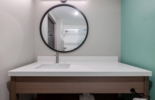 Cascades Hotel | Echo Suites Sterling