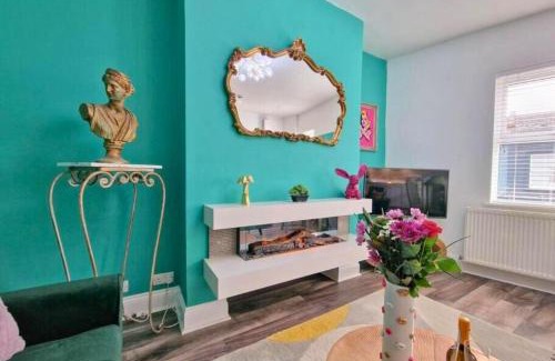 Montpellier Apartment | Eclectic 1BD in the Heart of Cheltenham!