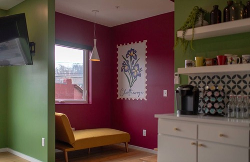Chattanooga House | Eclectic, dog-friendly townhome located at the base of Lookout Mountain.
