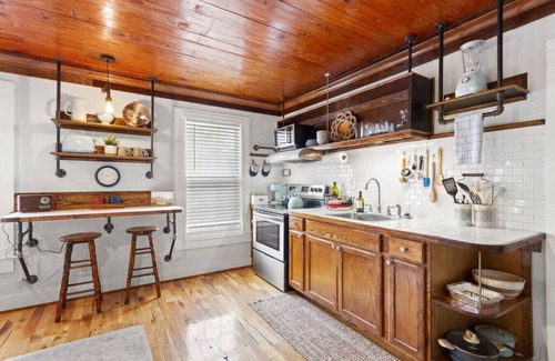 Downtown Apartment | Eclectic Downtown Studio w/Free Parking