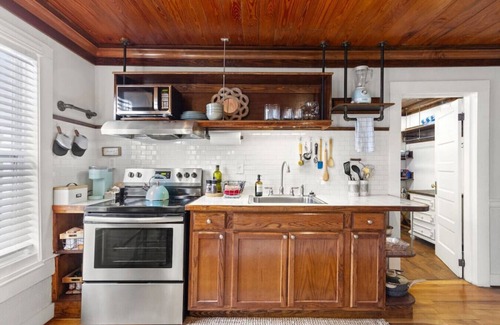 Downtown Apartment | Eclectic Downtown Studio w/Free Parking