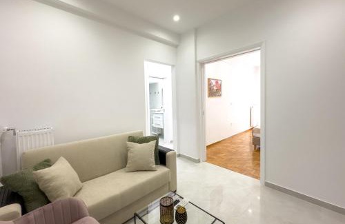 Vyronas Apartment | Eclectic Moonstone apartment in Athens