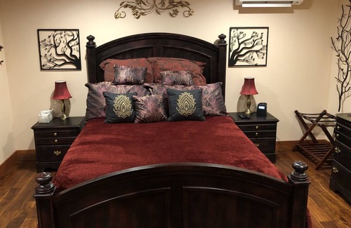 Salem House | Eclectic Private Guest Quarters Oregon 3D Art w/Spa