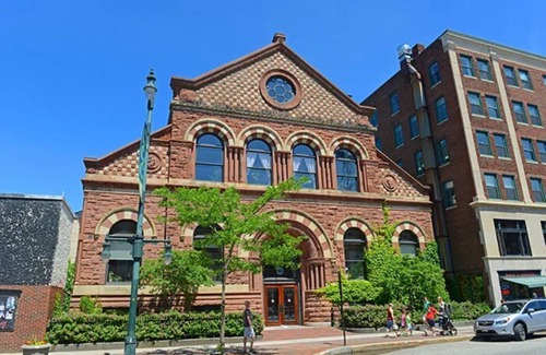 Munjoy Hill Apartment | Eclectic & Unique 1 Bedroom Apt on Morning Street