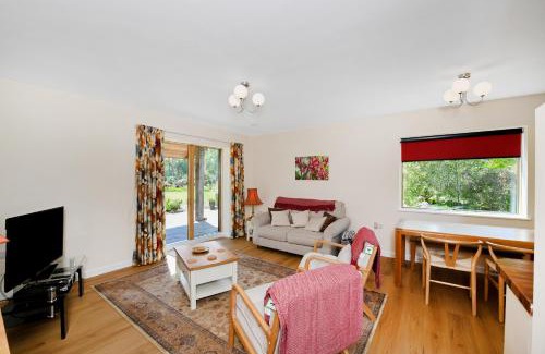 Newark upon Trent House | Eco 2-Bed Bungalow with Biodiverse Garden & Solar