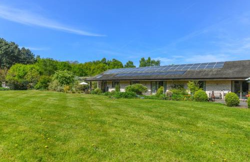 Newark upon Trent House | Eco 2-Bed Bungalow with Biodiverse Garden & Solar