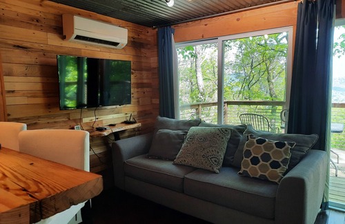 Dahlonega Cabin | Eco Deluxe Cabin - Barefoot Hills
