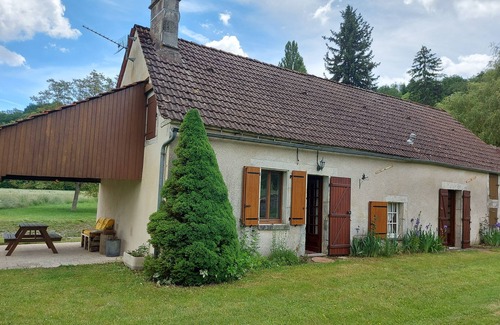 Druyes-les-Belles-Fontaines Cottage | Eco-friendly self-catering cottage in Burgundy