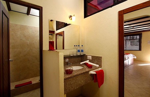 Puerto Baquerizo Moreno Hotel | Eco Hotel Arena Blanca