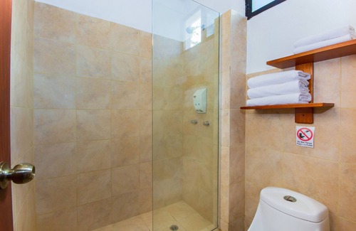 Puerto Baquerizo Moreno Hotel | Eco Hotel Arena Blanca