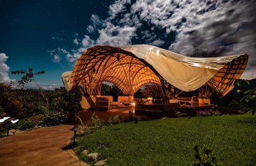 Dominical RV Rental | Eco Luxe Glamping Nest #4 - 2 Queen Beds at Holos