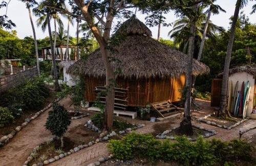 Saladita Apartment | Eco Retreat 100m from La Saladita Surf -Templo Master Casa