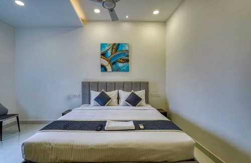 Thousand Lights Hotel | Eco Stay Mount Road