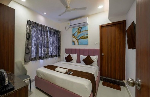 Thousand Lights Hotel | Eco Stay Mount Road