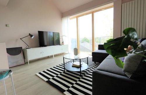 Coventry Apartment | Ecohome on the canal in a historic site near city