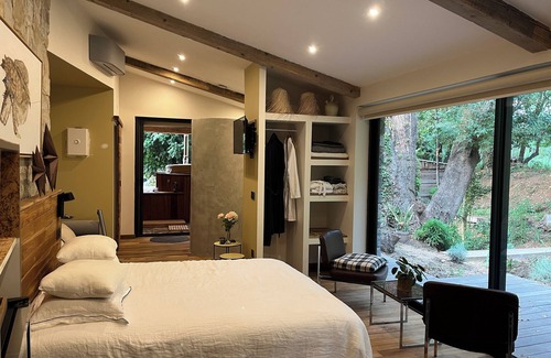 Garons Cabin | ECOLODGE & private SPA, park pool! In the heart of nature 7 kms south of Nîmes