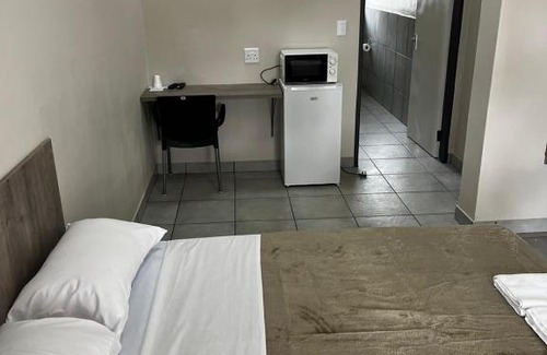 Greater Johannesburg Metropolitan Area Hotel | Ecomotel Louis Botha