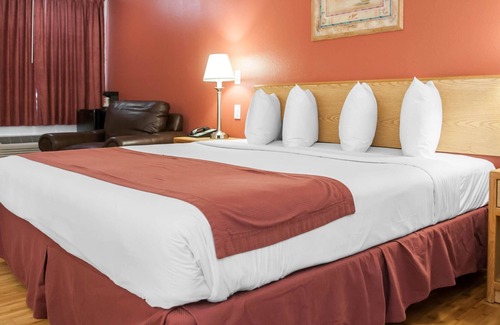 West Old Town Hotel | Econo Lodge Albuquerque Old Town