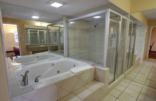 Norfolk - Virginia Beach Hotel | Econo Lodge at Military Circle