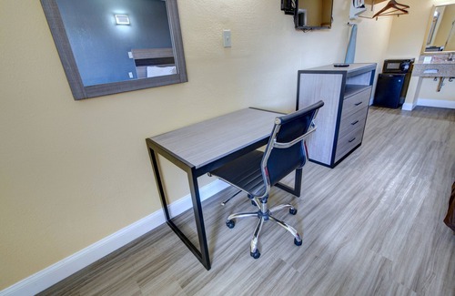 Norfolk - Virginia Beach Hotel | Econo Lodge at Military Circle
