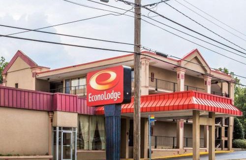 Eagan Park Cabin | Econo Lodge Atlanta College Park