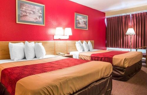 Eagan Park Cabin | Econo Lodge Atlanta College Park
