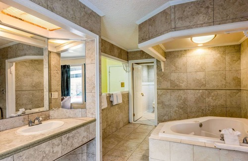 Atlantic City Hotel | Econo Lodge Beach and Boardwalk