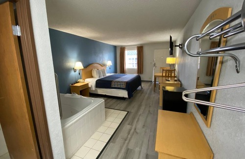 Branson Theater District Hotel | Econo Lodge Branson Theater District