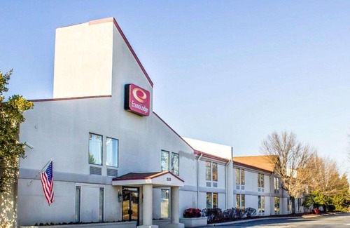 Burlington Cabin | Econo Lodge Burlington I-40