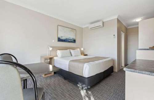 Glenelg Cabin | Econo Lodge Dockside Glenelg