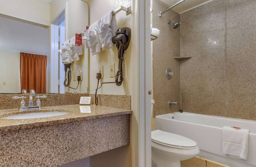 Columbia Hotel | Econo Lodge Fort Jackson