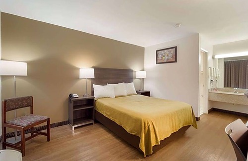 Goose Creek Hotel | Econo Lodge Goose Creek