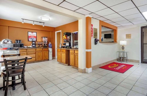 Hays Hotel | Econo Lodge Hays I-70