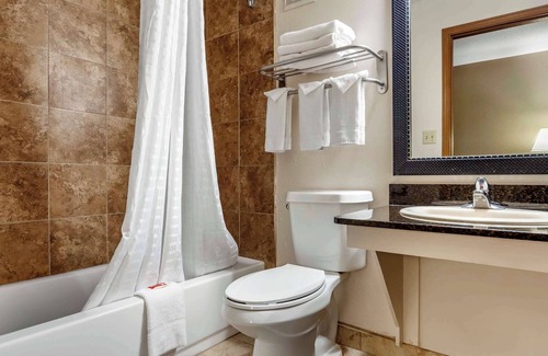 Hays Hotel | Econo Lodge Hays I-70