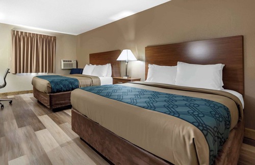 Hays Hotel | Econo Lodge Hays I-70