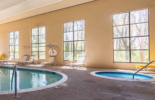Bentonville Hotel | Econo Lodge Inn & Suites Bentonville - Rodgers