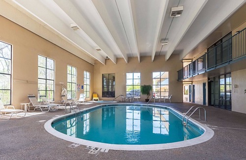 Bentonville Hotel | Econo Lodge Inn & Suites Bentonville - Rodgers
