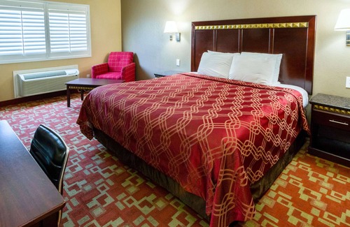 Fallbrook Hotel | Econo Lodge Inn & Suites Fallbrook Downtown