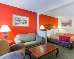 Griffin Hotel | Econo Lodge Inn & Suites Griffin North