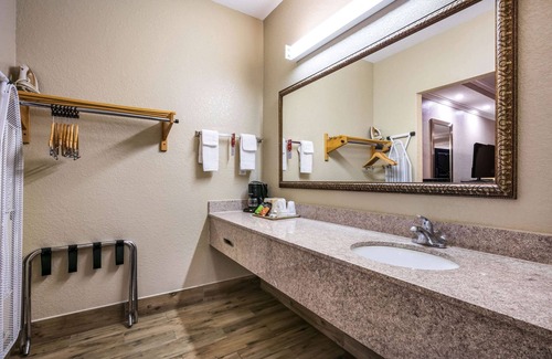 Horn Lake Hotel | Econo Lodge Inn & Suites Horn Lake - Southhaven