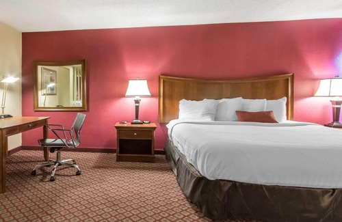 Joplin Hotel | Econo Lodge Inn & Suites Joplin
