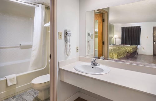 Knoxville Hotel | Econo Lodge Inn & Suites Knoxville East