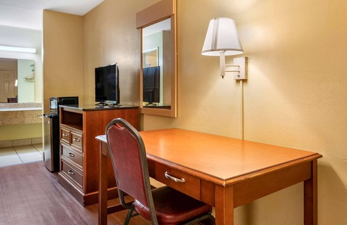 Kissimmee Hotel | Econo Lodge Inn & Suites Maingate Central