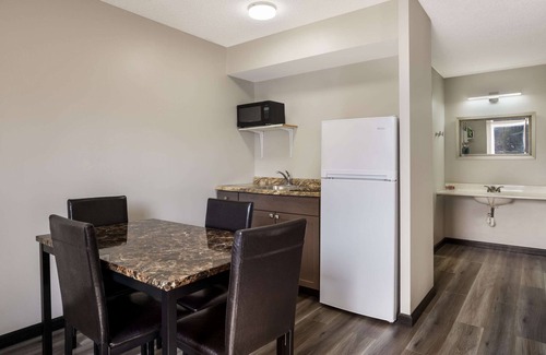 Canandaigua Hotel | Econo Lodge Inn & Suites Canandaigua
