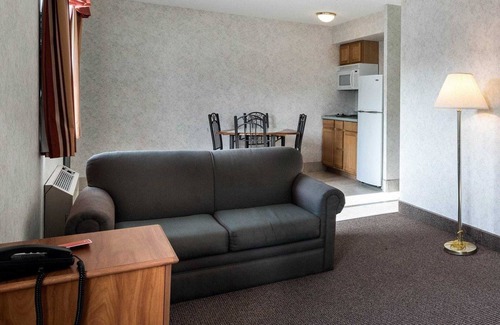 Canandaigua Hotel | Econo Lodge Inn & Suites Canandaigua
