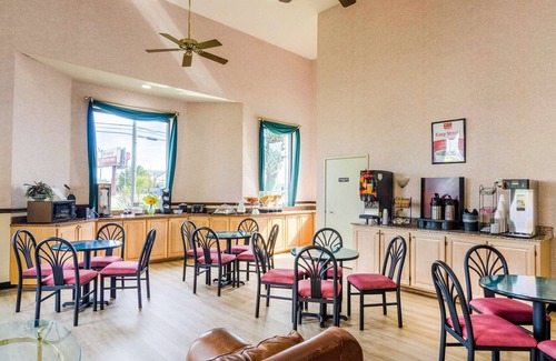 Gulfport Hotel | Econo Lodge Inn & Suites