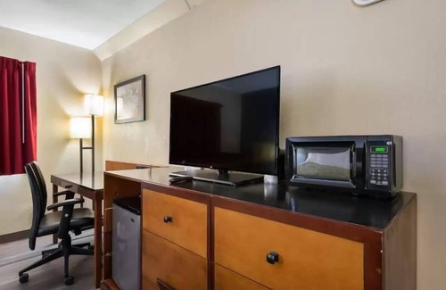 Mason City Hotel | Econo Lodge Inn & Suites